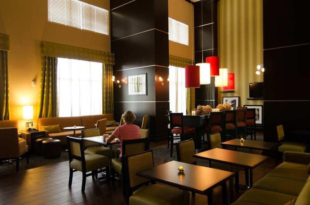 Hampton Inn & Suites Houston/Лийг Сити Ресторант снимка