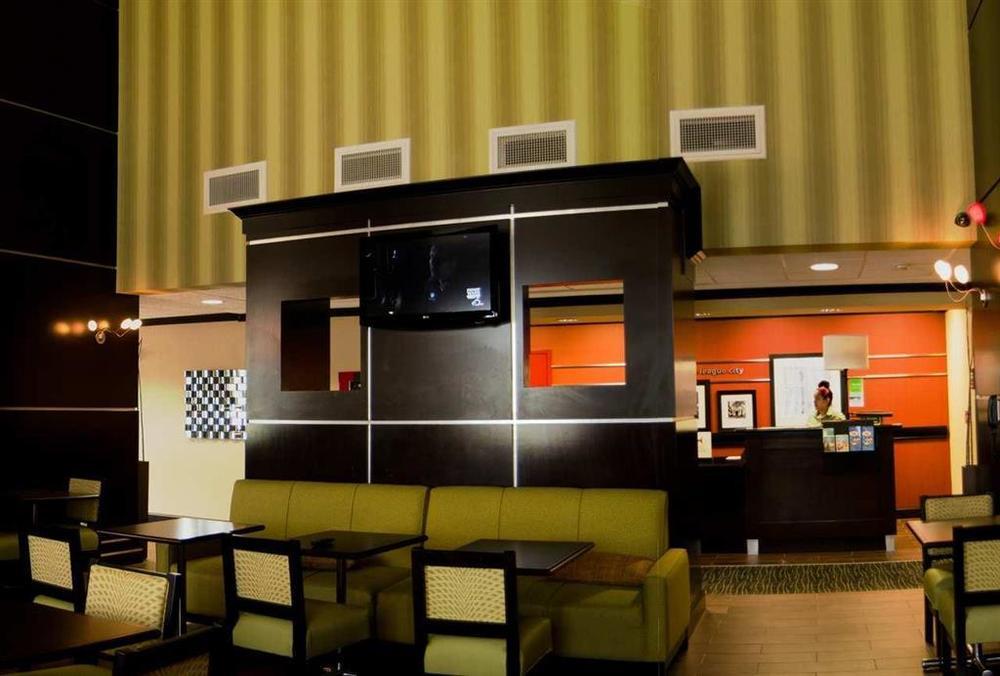 Hampton Inn & Suites Houston/Лийг Сити Ресторант снимка